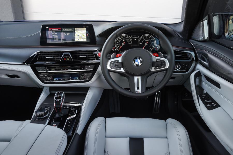 Панель приборов BMW M5 (F90) 2018 года  (ZA) (фото 34 из 40)